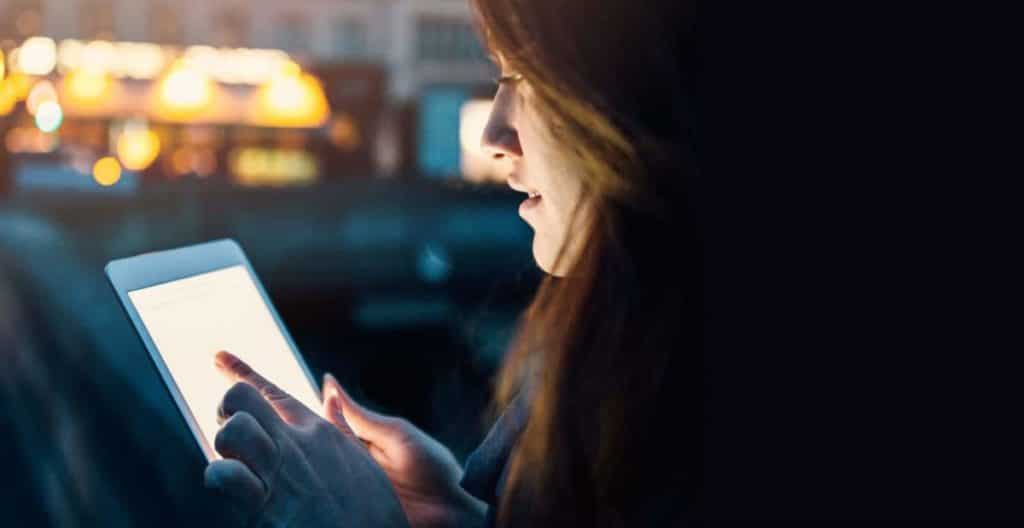 rooks-advertising-hero-girl-tablet-featured-1200x619